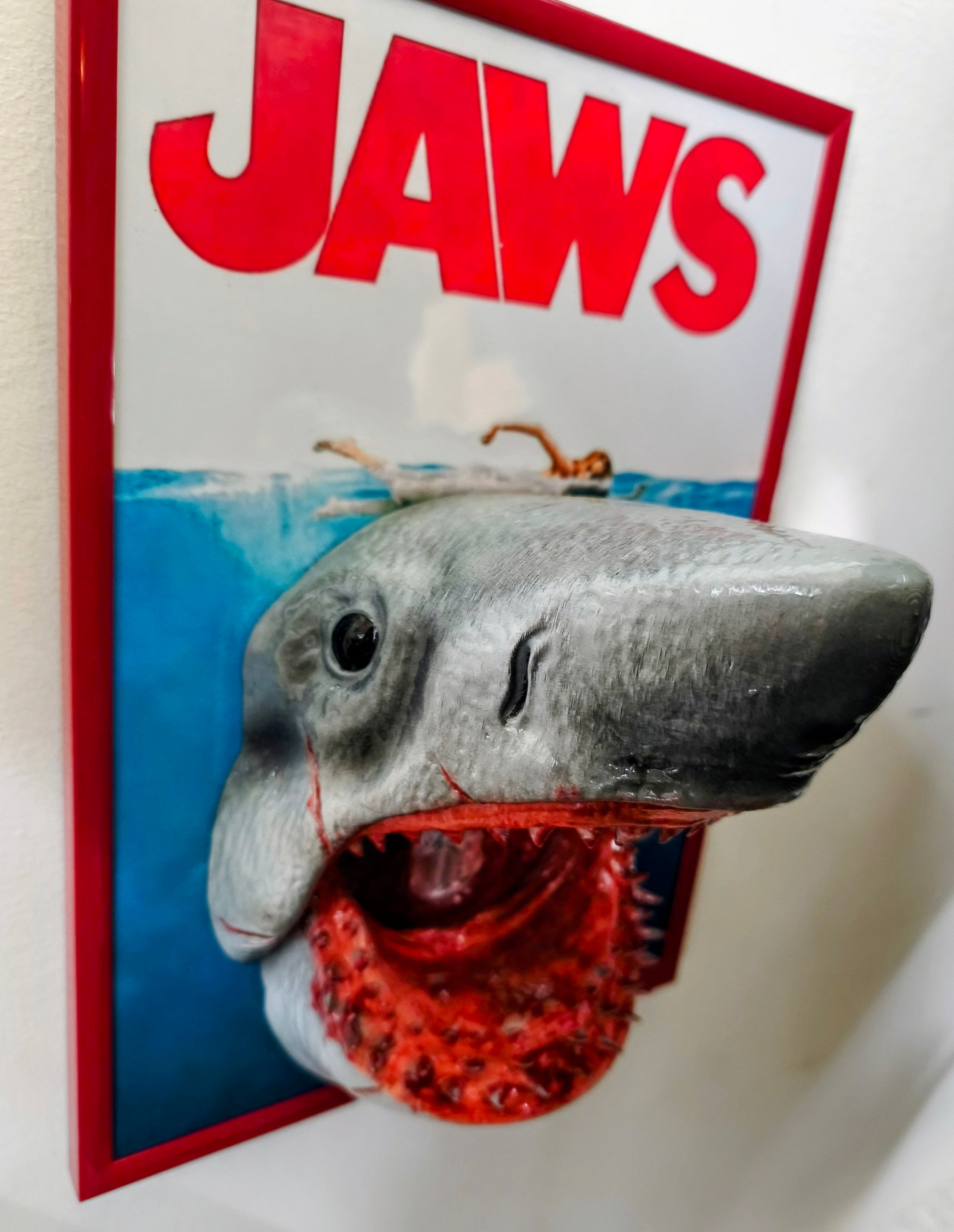 Nightmares in Frame - Shark Bite (Jaws) — Dettaglio laterale | The Frame Beyond