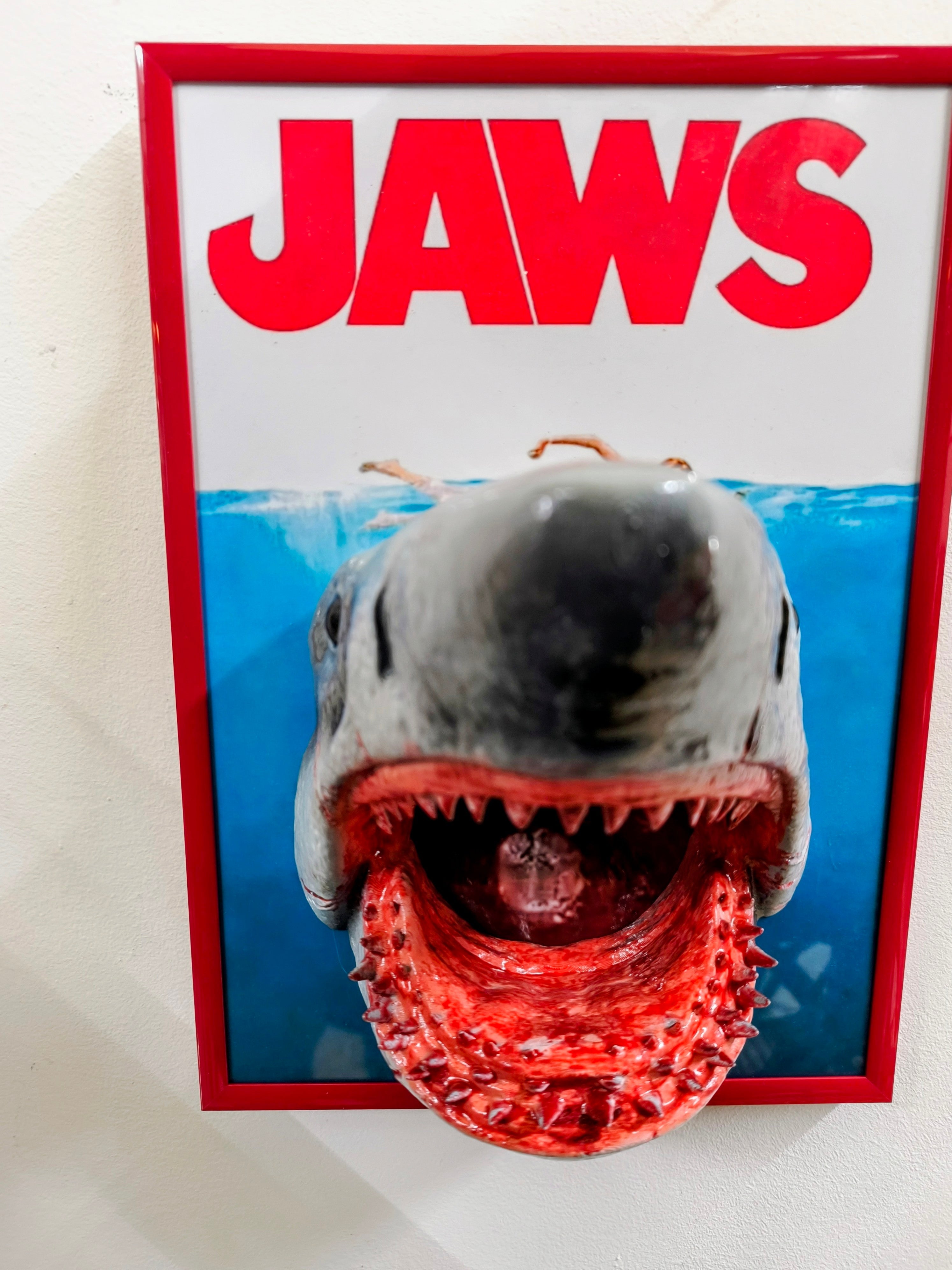 Nightmares in Frame - Shark Bite (Jaws) — Vista frontale | The Frame Beyond